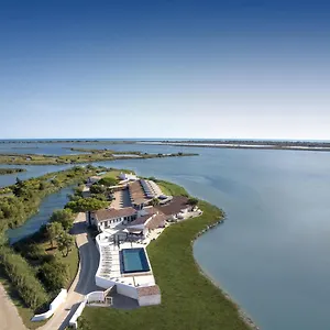 https://lodge-sainte-helene.fr-provencehotel.com
