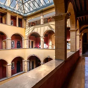 https://cour-des-loges.hotels-rhonealpes.com
