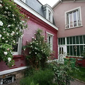  Bed and breakfast La Maison Rouge