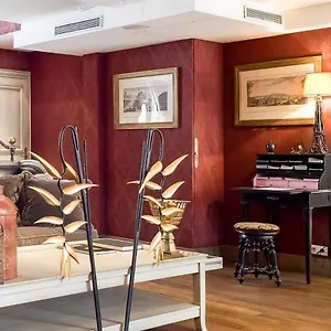 4* Hotel Du Romancier