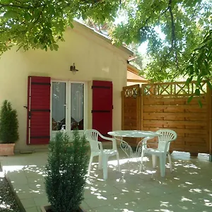 https://le-cigalon-meyreuil.aixenprovencehotels.org