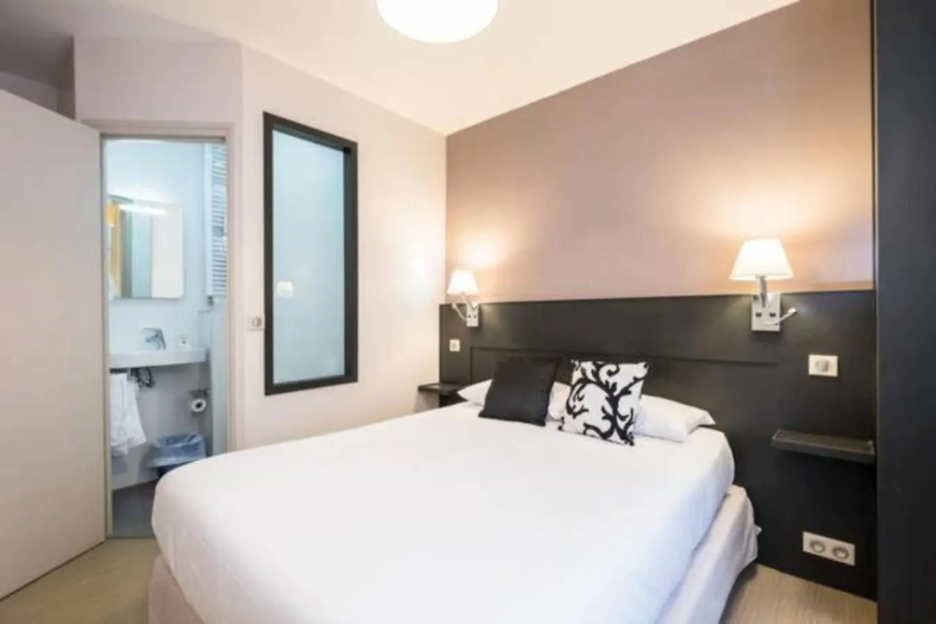**  Bonsejour Montmartre Hotel Paris France
